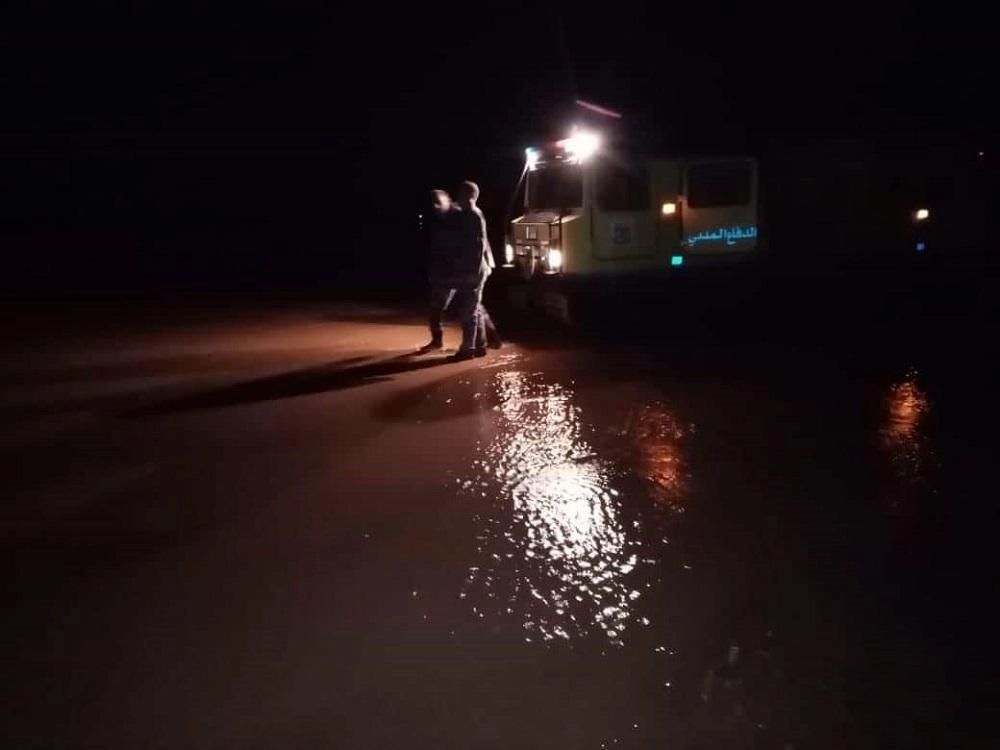 مساعدة 42 شخصا حاصرتهم مياه الأمطار