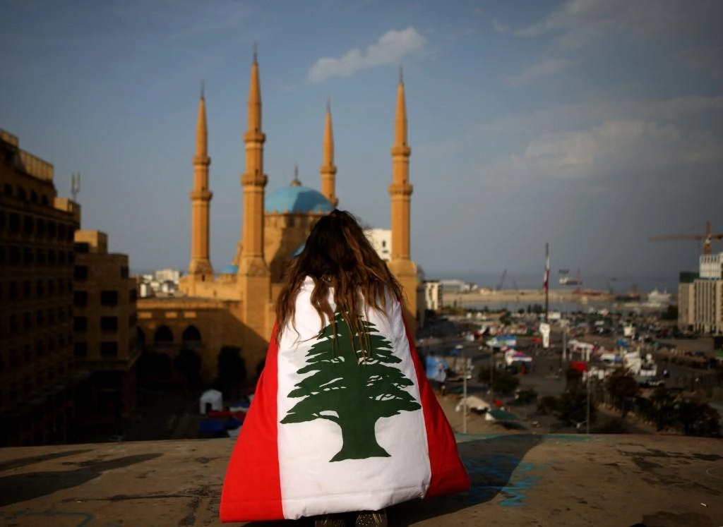 المتظاهرون يحتجون على ترشيح وزير سابق لرئاسة الحكومة