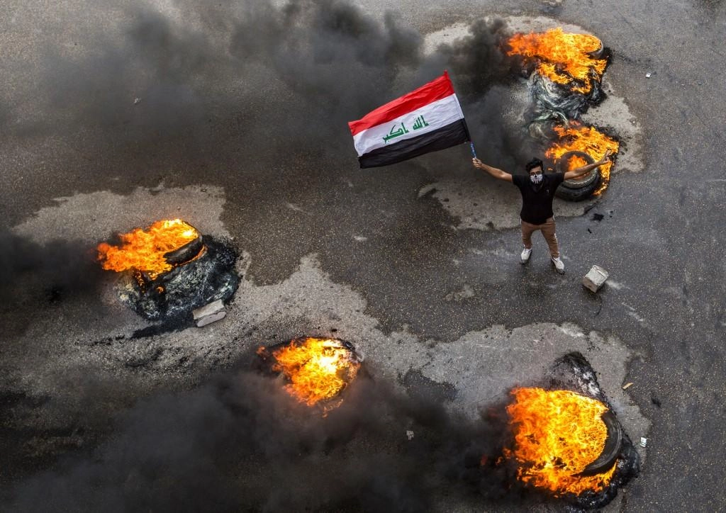 احتجاجات توقف العمل في موانئ وحقول نفطية