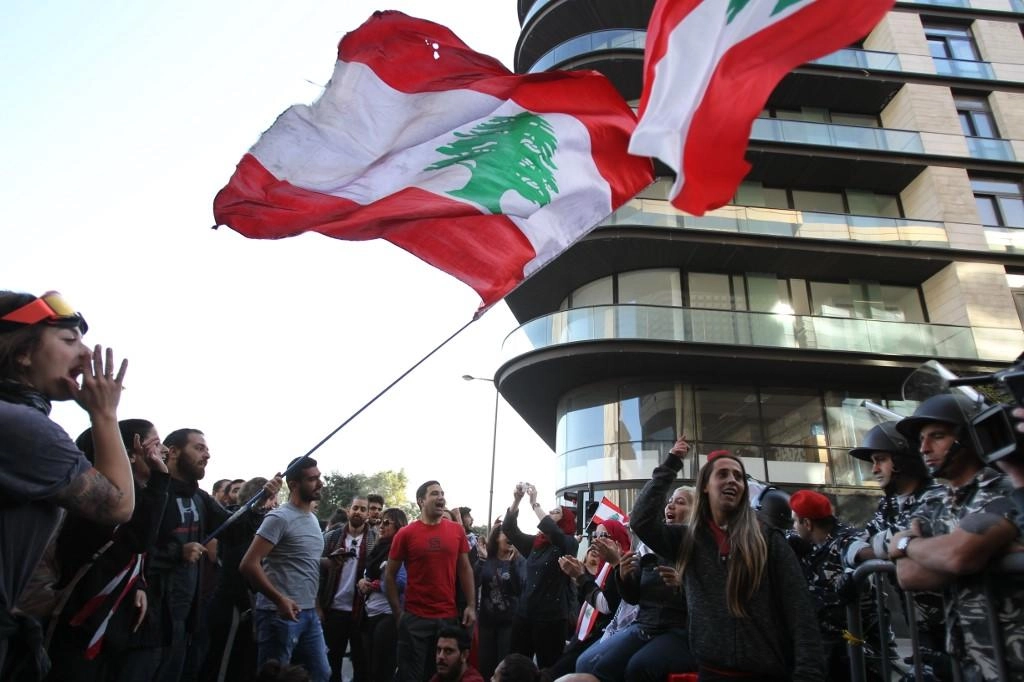 عون يجدد دعوته المتظاهرين إلى الحوار