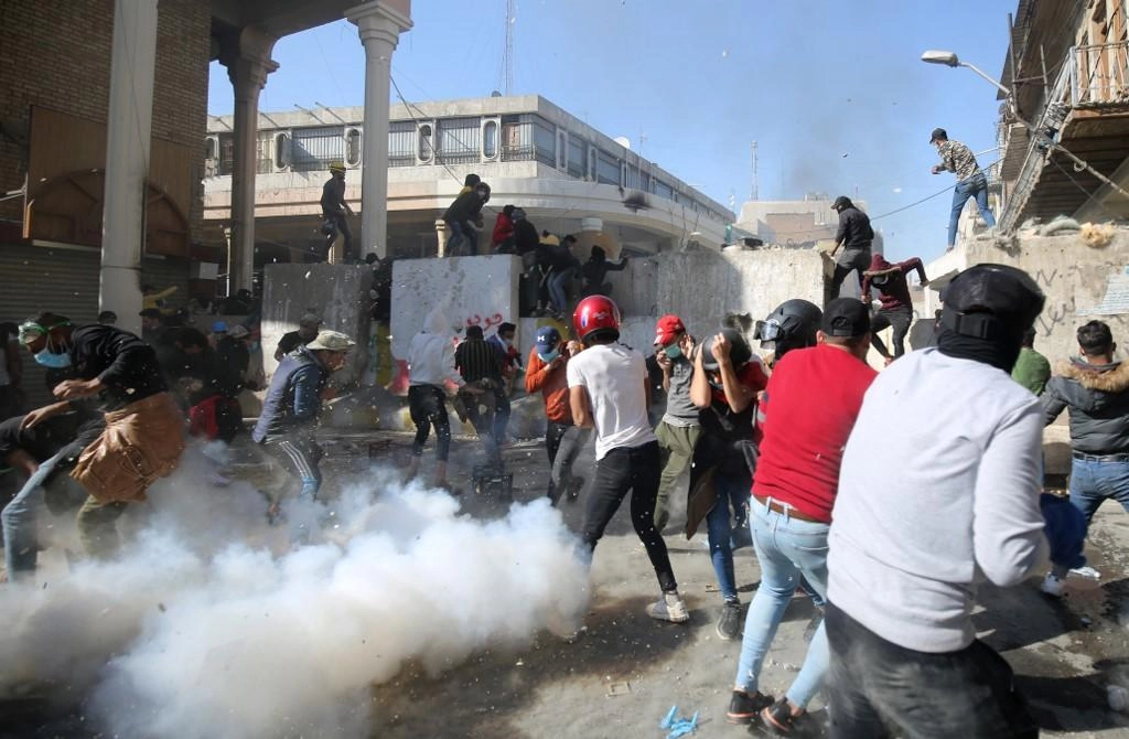 مقتل متظاهر في بغداد وإصابة العشرات
