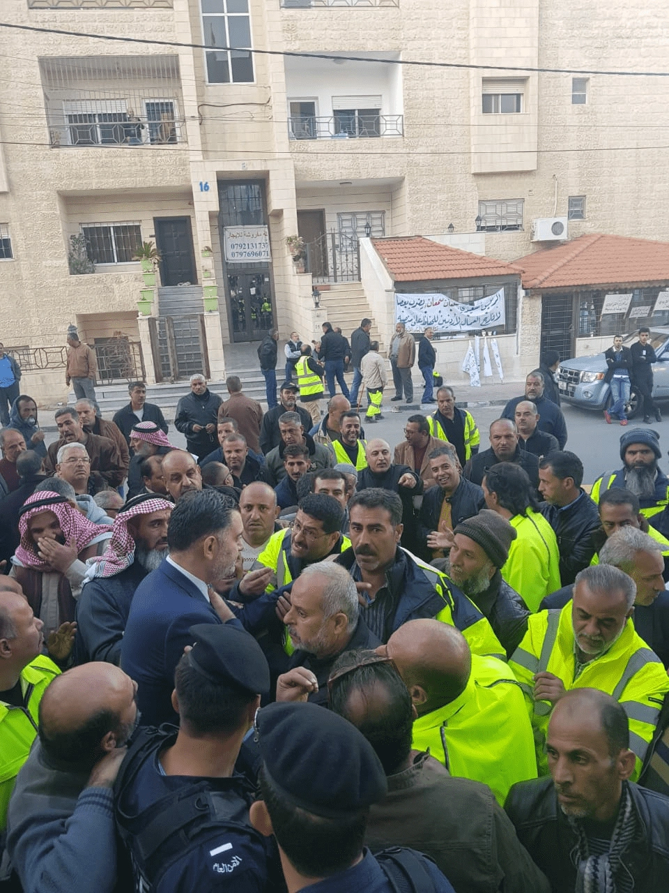 اتفاق ينهي إزمة العاملين في شركة لافارج