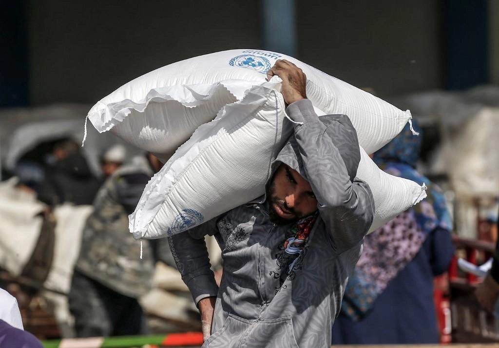 مسيرة في غزة لدعم تجديد تفويض أونروا 