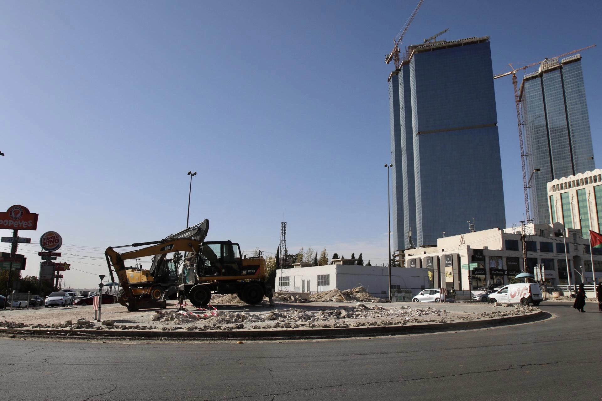 بدء أعمال تحويل الدوار السادس إلى إشارة ضوئية 
