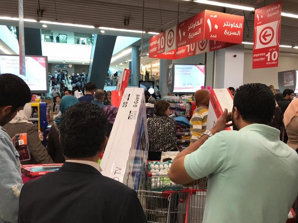 حركة تسوق كثيفة في "الجمعة البيضاء"