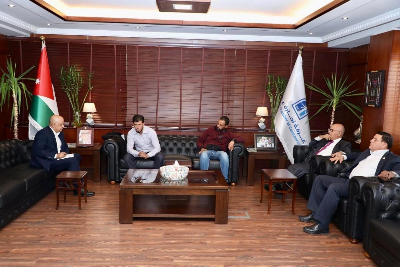 متابعة ملف تجار تضرروا من مشروع "الباص السريع"