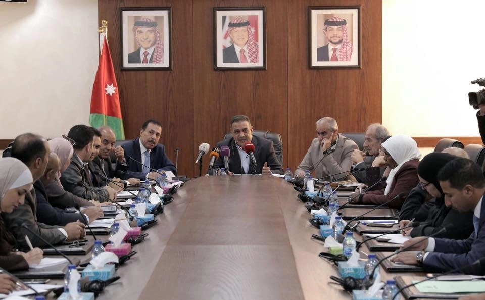 لجنة التعليم النيابية تبحث قضية المناهج