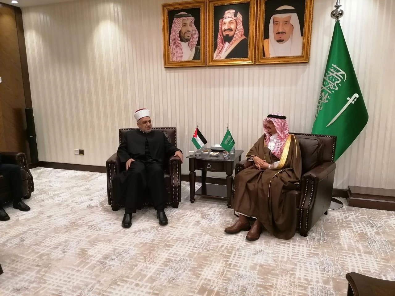 وزير الأوقاف يبحث ترتيبات موسم الحج المقبل