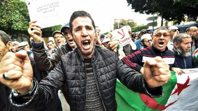 تظاهرة طلابية رفضا للانتخابات الرئاسية