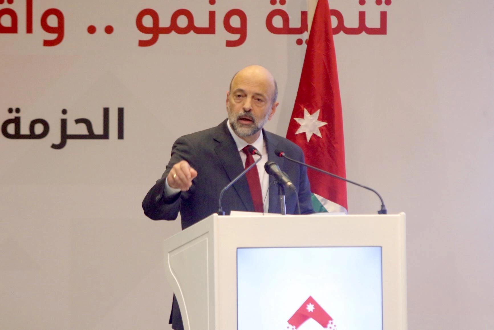 %15 - %20 زيادة في  رواتب 3 فئات من موظفي القطاع العام 