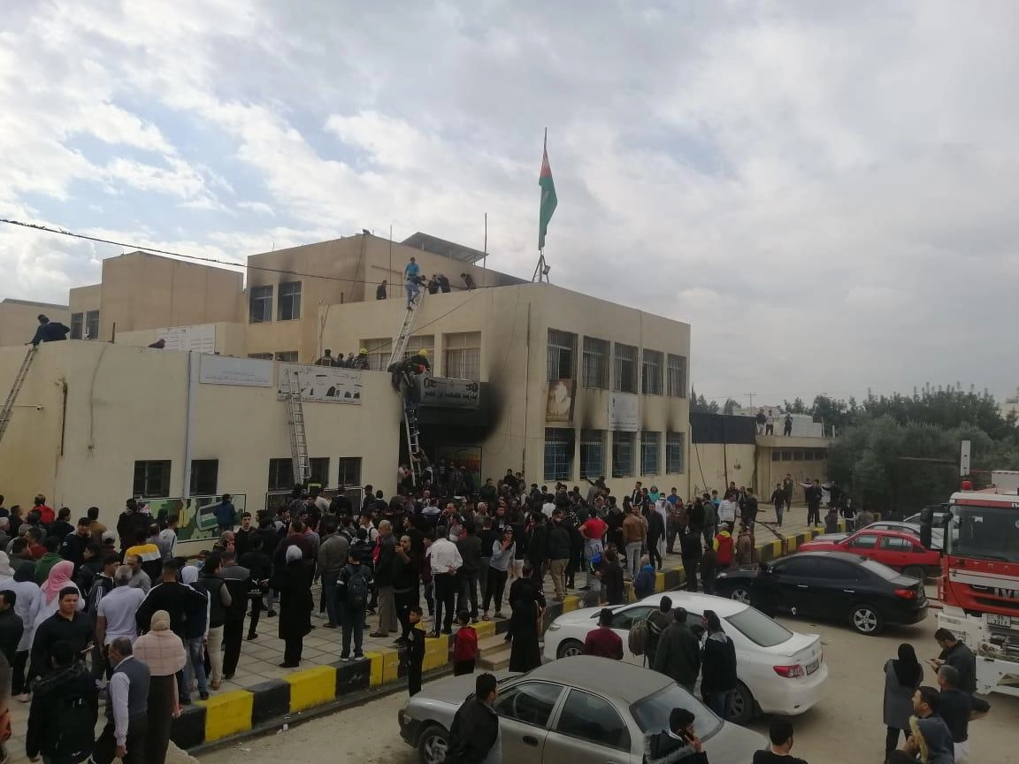 27 إصابة جراء حريق في مدرسة في الرمثا