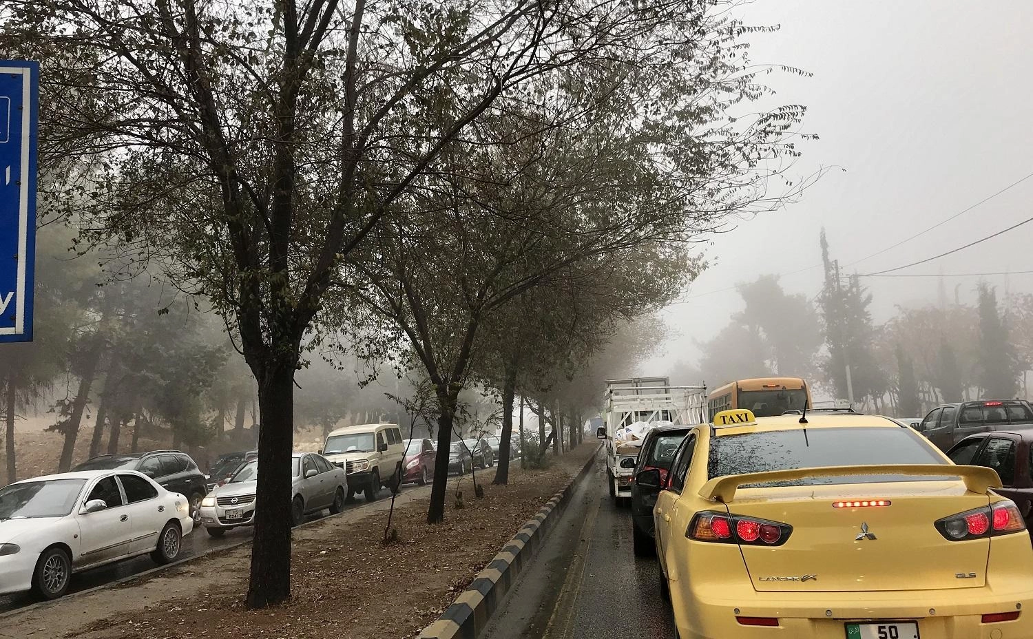 توقع مزيد من الأمطار وتحذير من سيول وضباب