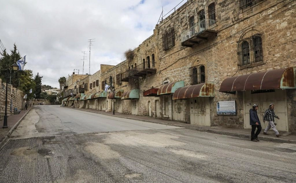 إضراب شامل في الخليل تنديدا بهجمة استيطانية
