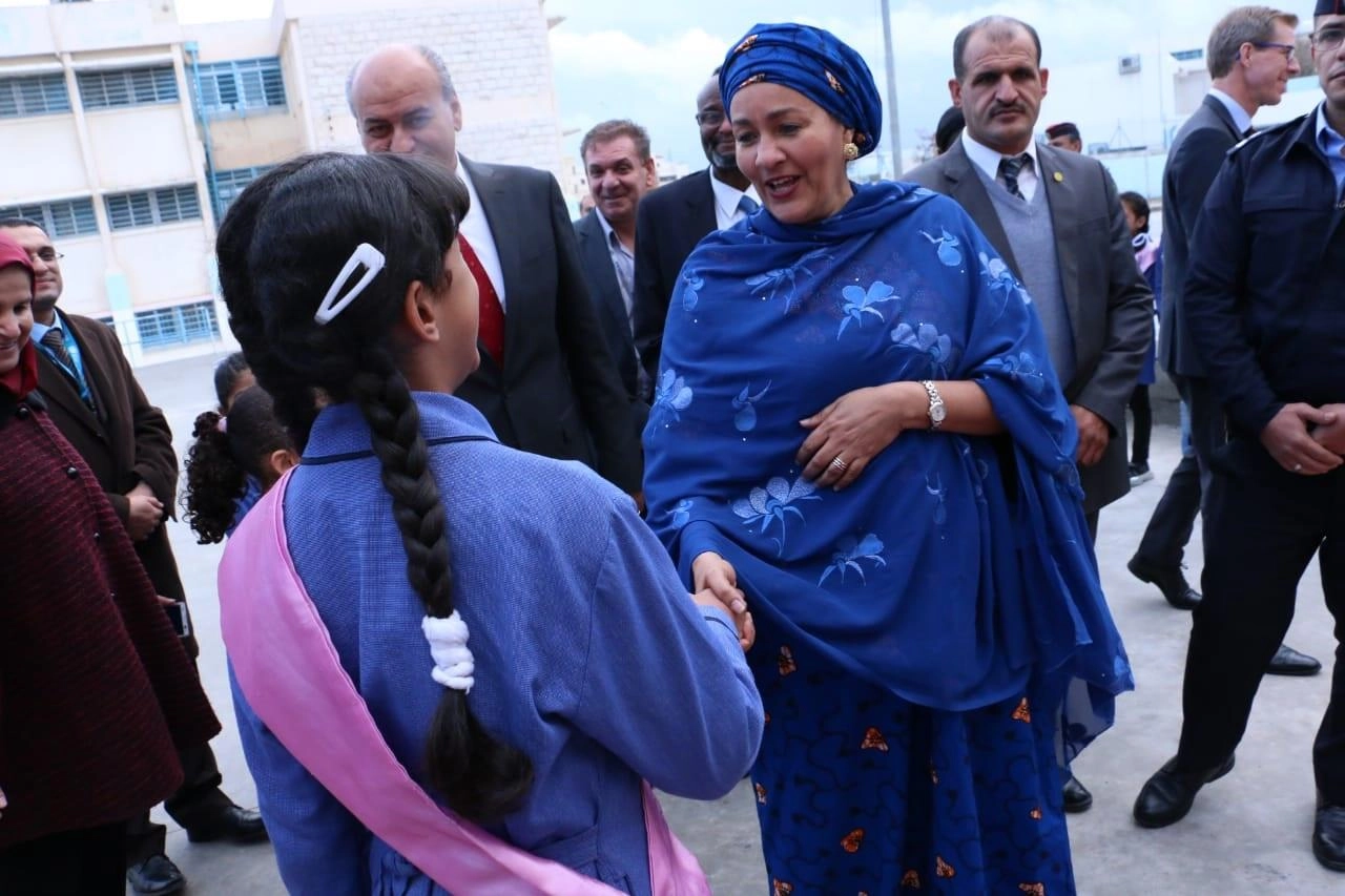 مسؤولة أممية كبيرة تطلع على برامج لأونروا في الأردن