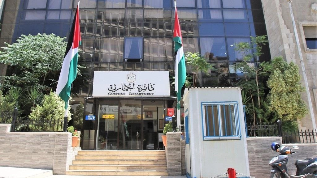 إحباط تهريب سجائر إلكترونية وأجهزة خلوية 