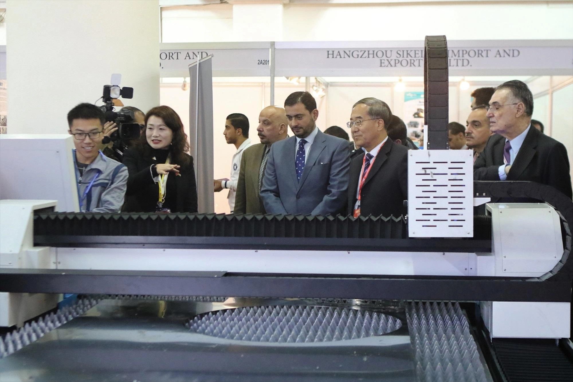 وزير الصناعة يفتتح معرضا للمنتوجات الصينية