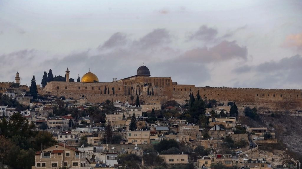 ملاحقة مقدسيين يزودون تلفزيون فلسطين بمواد إعلامية