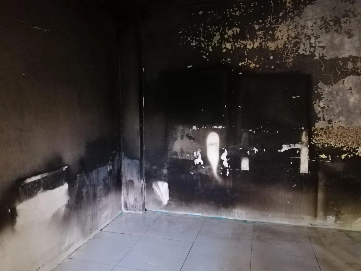 اخماد حريق داخل غرفة لسكن إمام مسجد في عمان