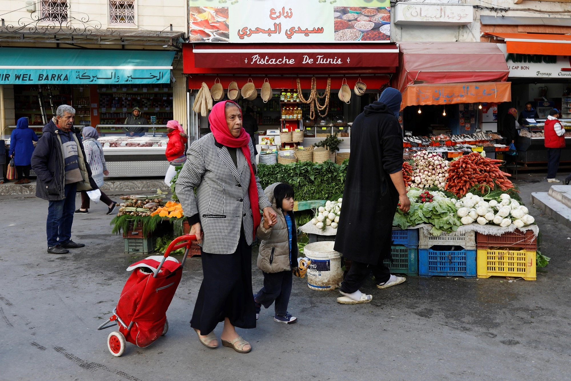 مسار تشكيل حكومة متعثر في تونس واقتصاد ينتظر حلولا
