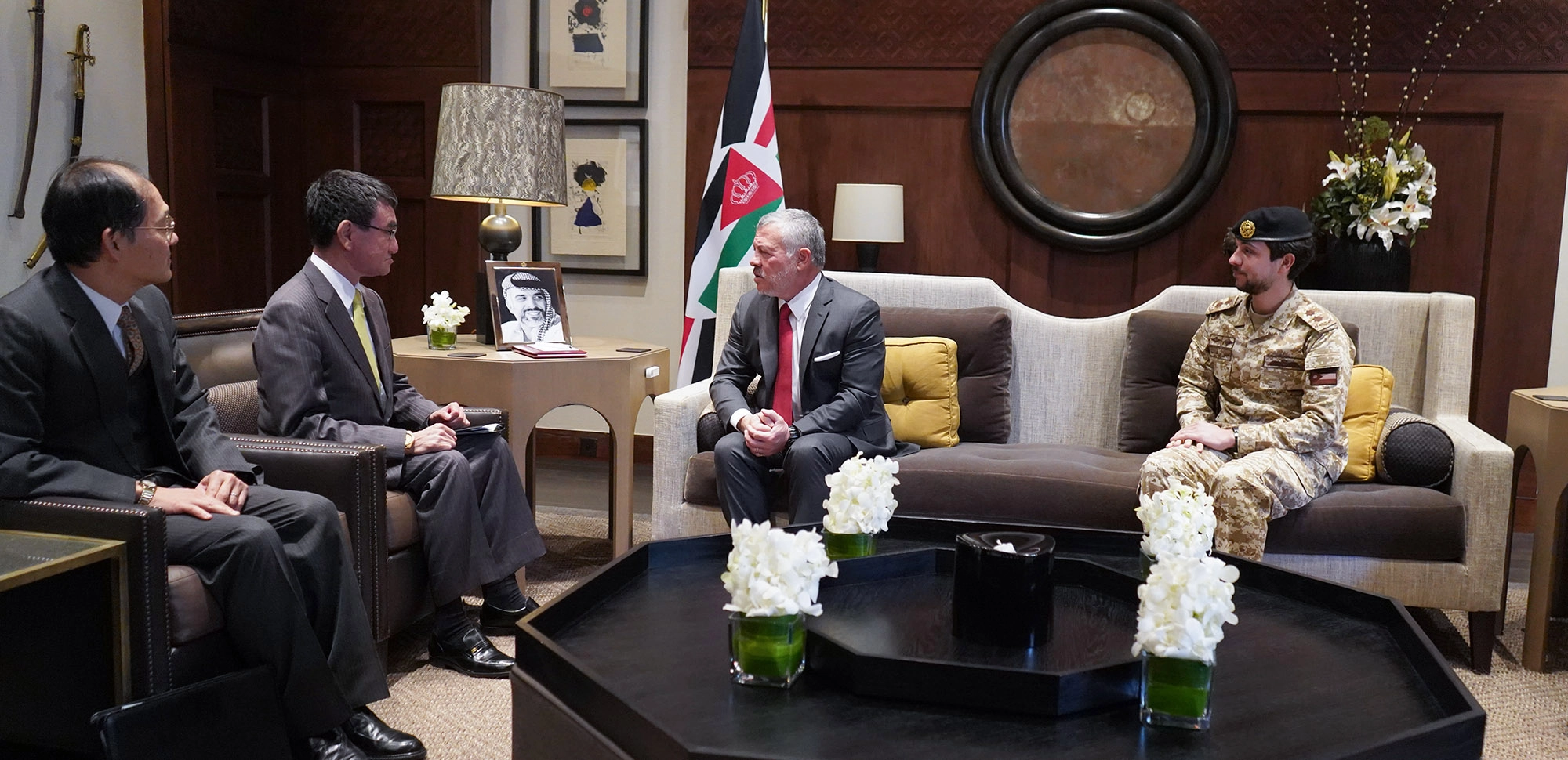 الملك يبحث جهود الحرب على الإرهاب مع مسؤولين دوليين
