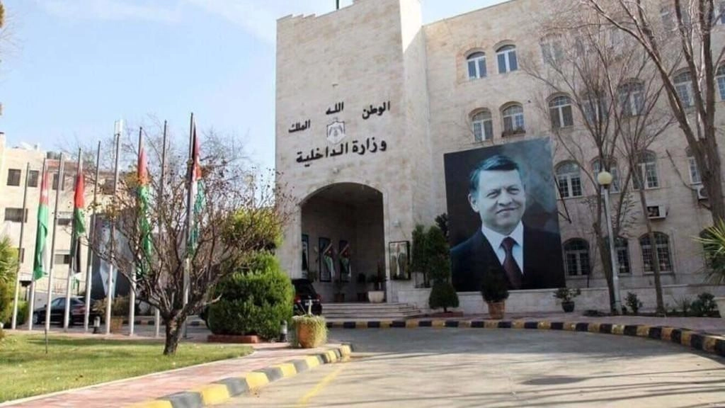 وزير الداخلية يلتقي رئيس بعثة اللجنة الدولية للصليب الأحمر في المملكة