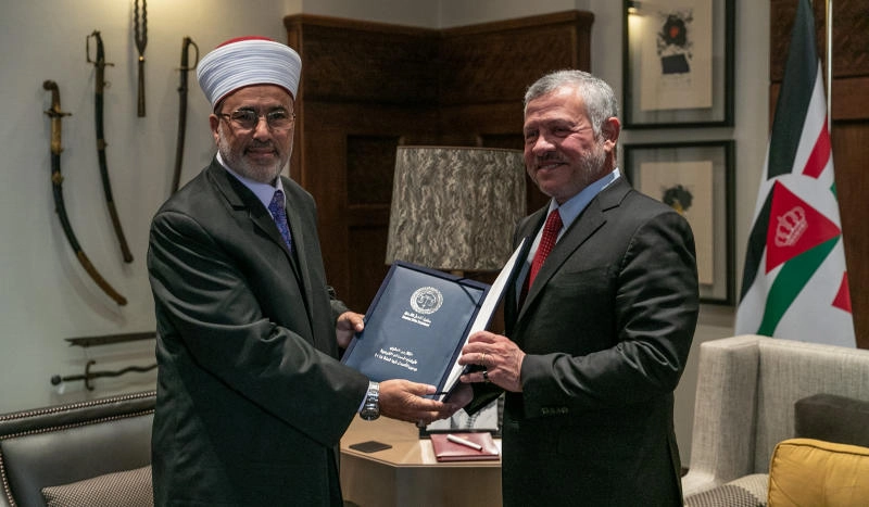 الملك يدعو إلى تسريع إجراءات المحاكم