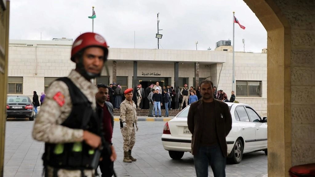 مدير عام دائرة الضريبة السابق يوضح أثر تهريب التبغ