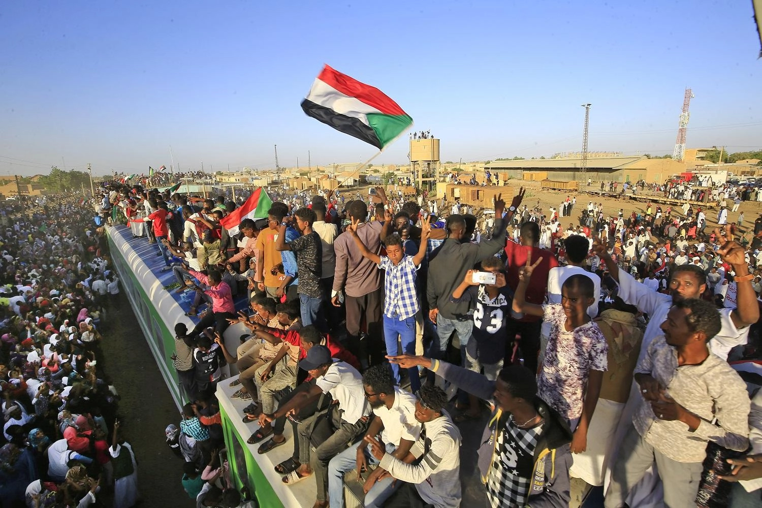 سودانيون يحيون ذكرى الثورة ويطالبون بالقصاص لضحاياها
