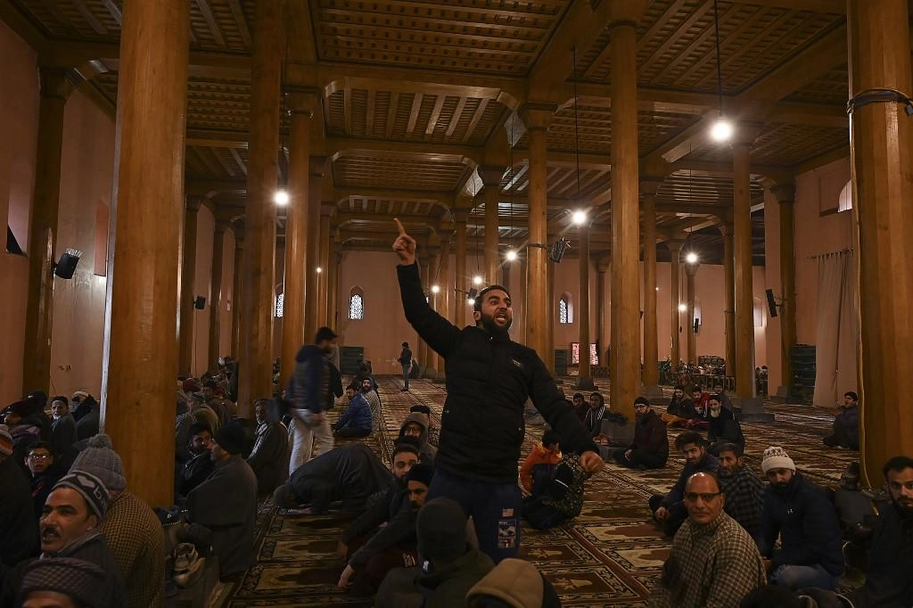 أول صلاة جمعة في المسجد الكبير في كشمير منذ 4 أشهر