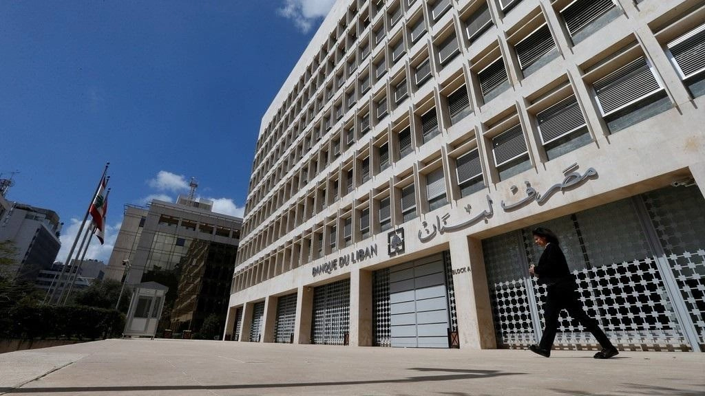 تحقيق في تقارير بشأن تحويل مسؤولين أموالاً إلى الخارج