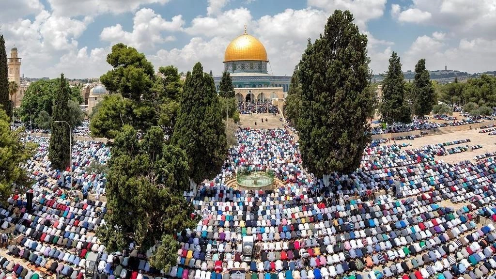 30 ألفا يصلون الجمعة في الأقصى رغم إجراءات مشددة