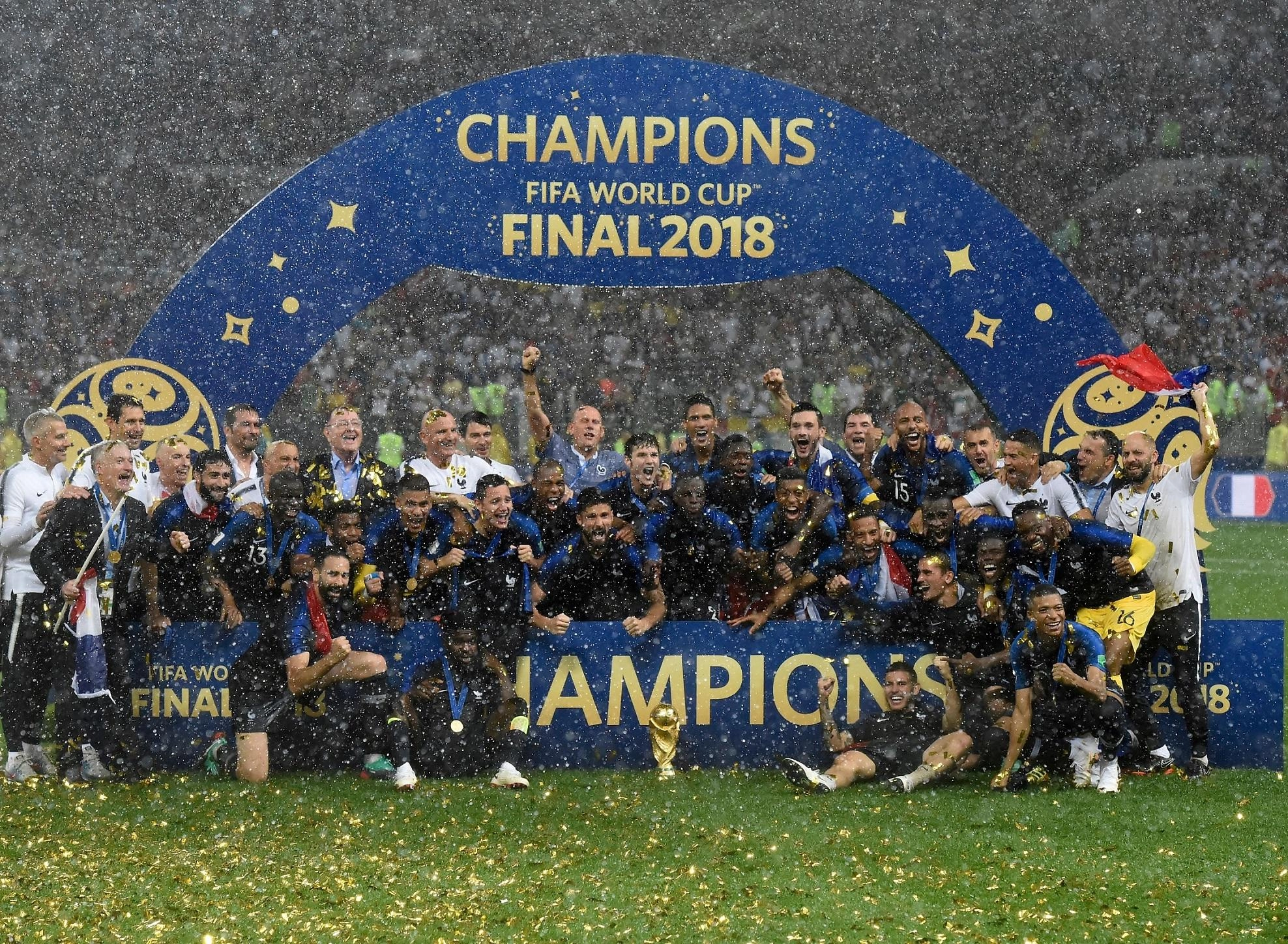فرنسا وديشان أمام تحدي ثنائية المونديال وكأس أوروبا