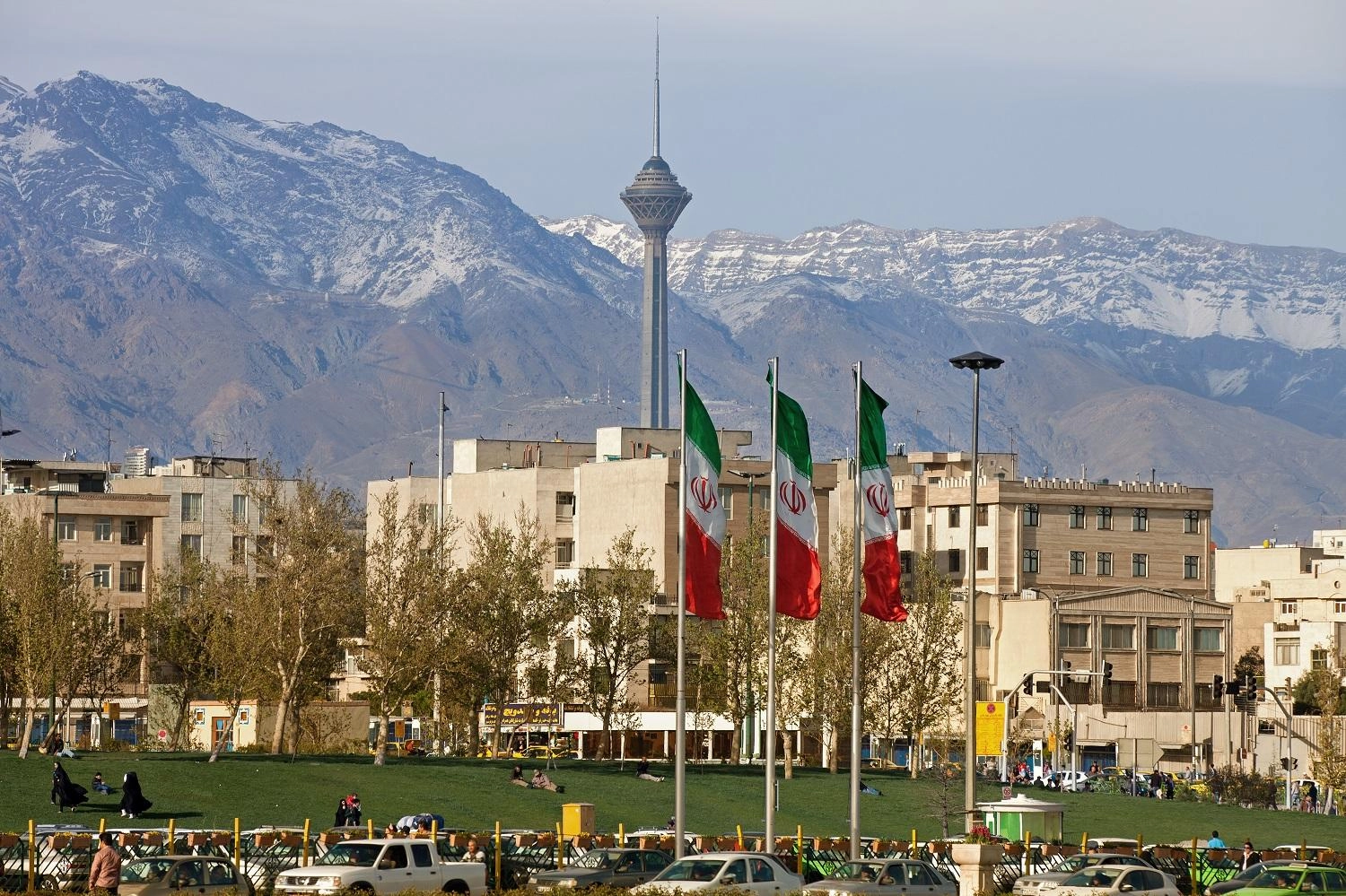 طهران تندد بـ"تدخل" باريس على خلفية اعتقال باحثين 