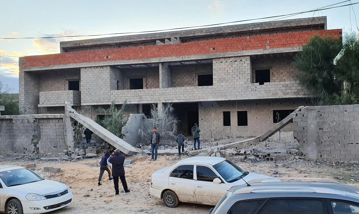 قصف جوي يودي بحياة 3 مدنيين جنوبي طرابلس
