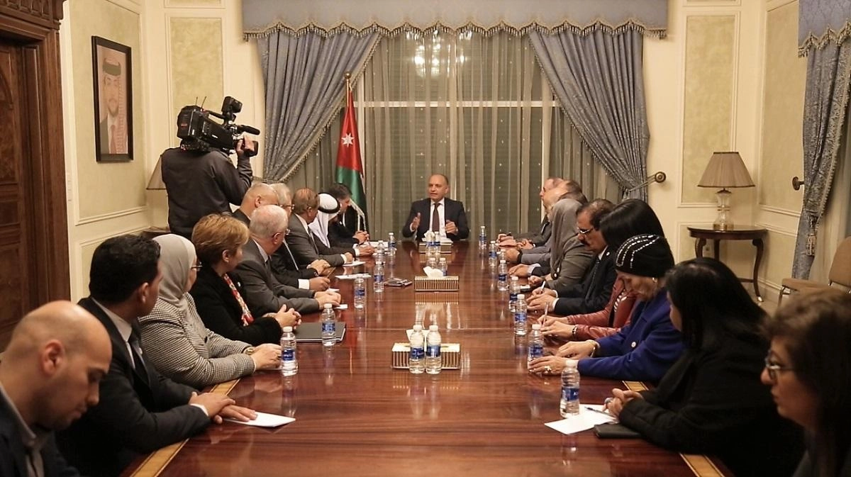 الحكومة حريصة على دعم مشاريع تحفظ الهوية الوطنية