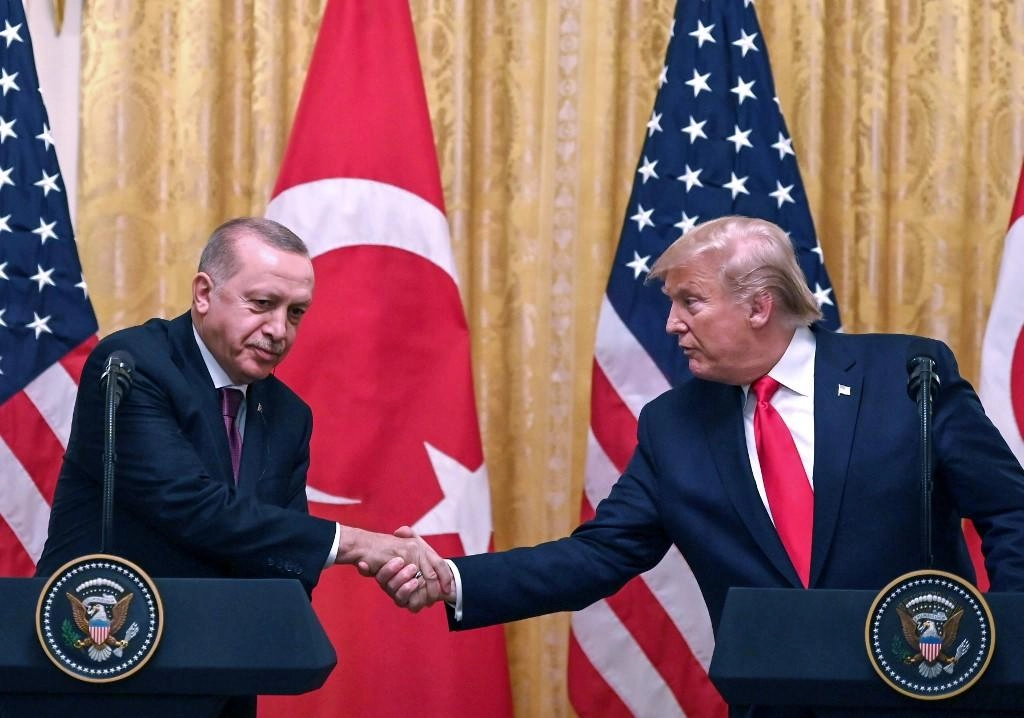 ترامب يحذر من أي "تدخل أجنبي" في ليبيا في اتصال مع أردوغان