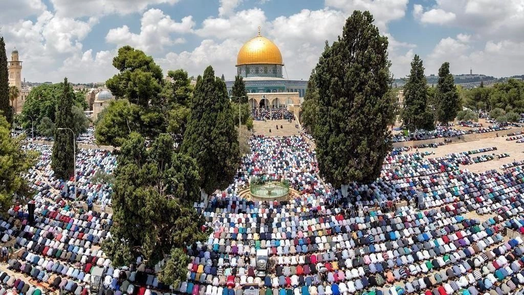 40 ألفا يؤدون صلاة الجمعة في الأقصى