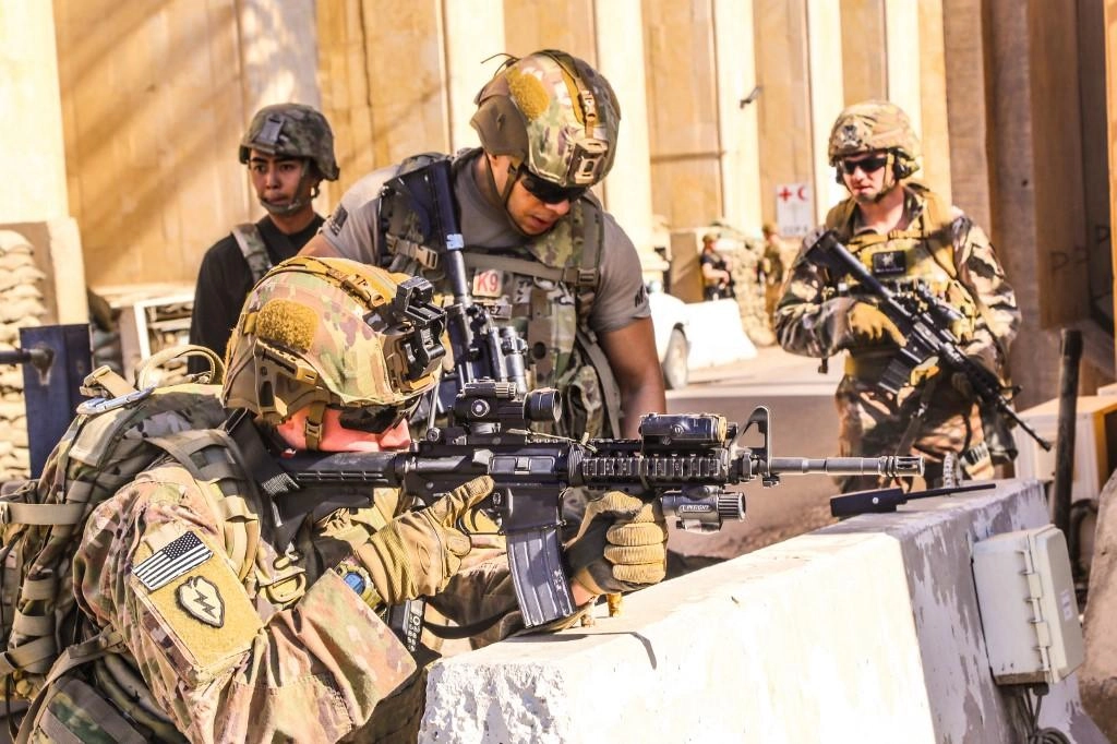وزير الدفاع الأميركي: واشنطن لا تخطط للانسحاب من العراق