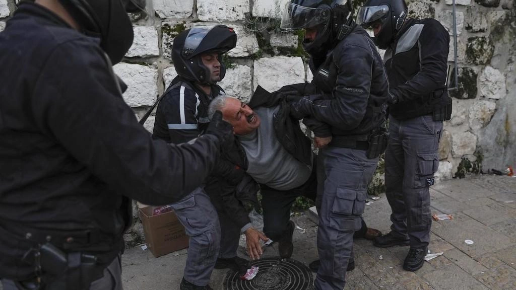 قوات الاحتلال الإسرائيلي تعتقل 10 فلسطينيين