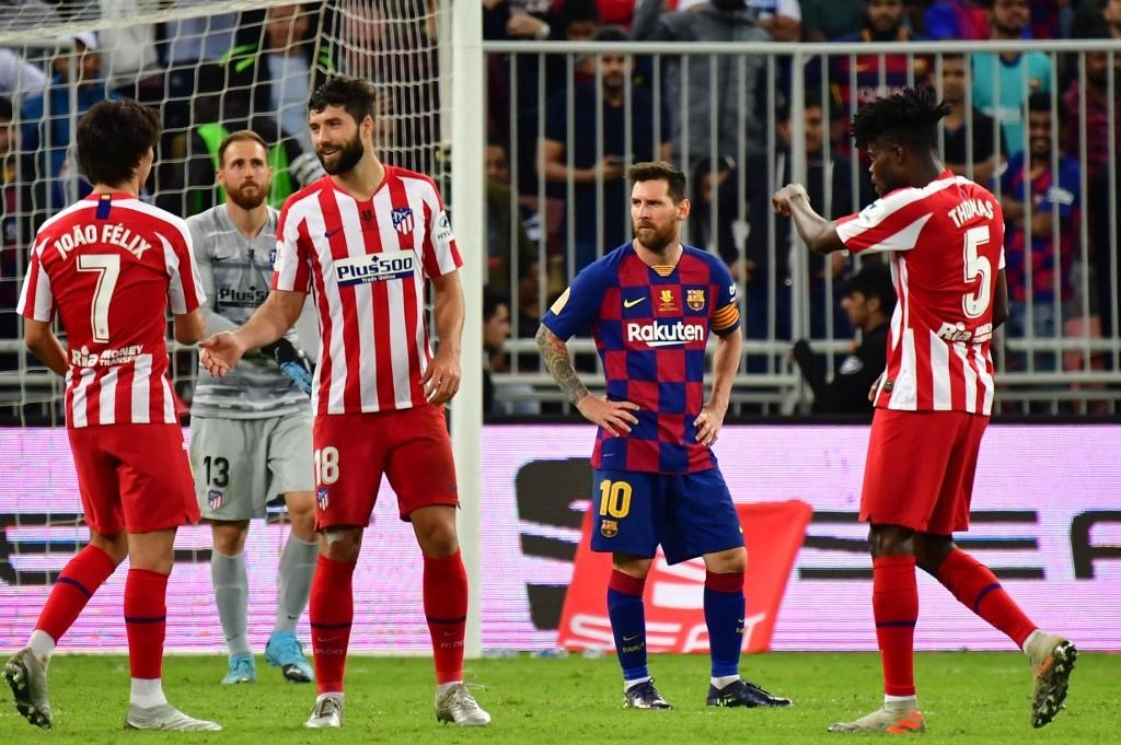 أتلتيكو مدريد يفاجىء برشلونة 3-2 ويبلغ النهائي