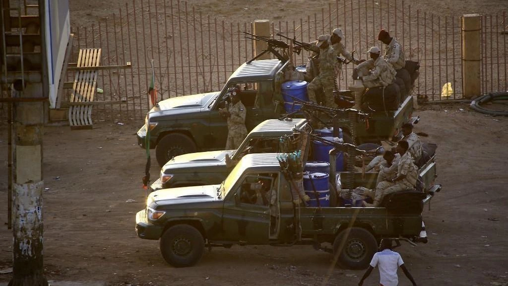 السودان يعيد فتح مجاله الجوي بعد إنهاء تمرد