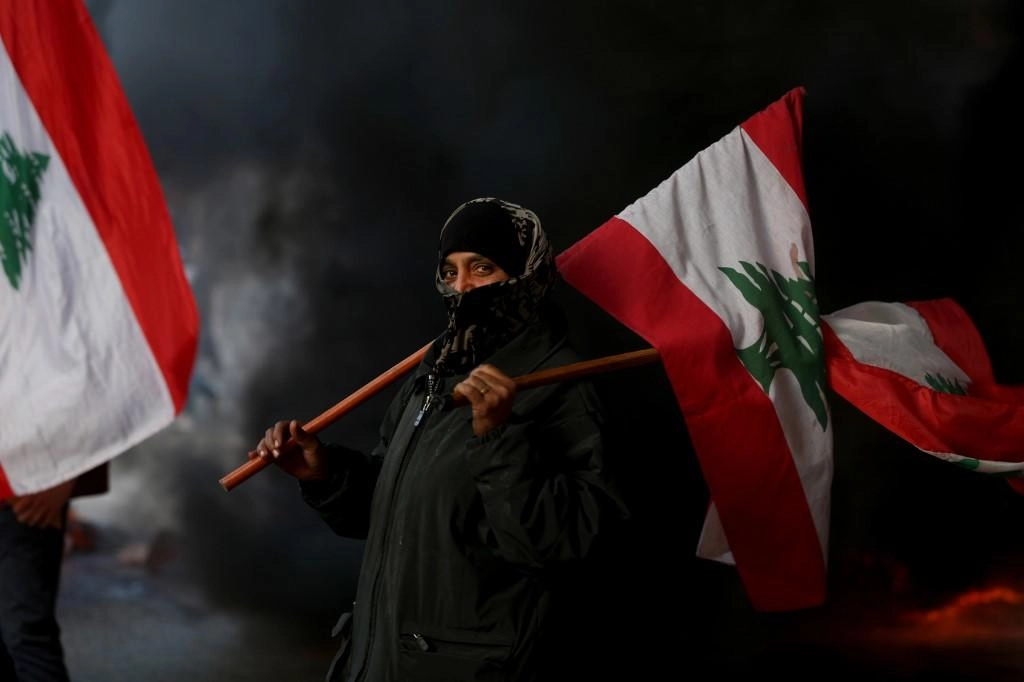 النقمة تزداد على المصارف والفراغ السياسي مستمر