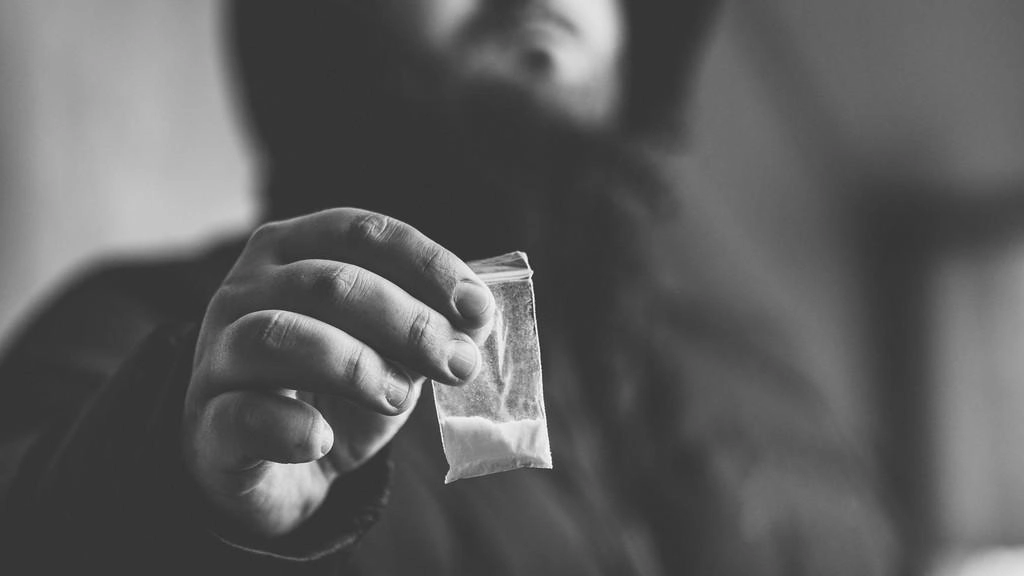 توصية بإنشاء مركز متخصص بمعالجة الإدمان للأحداث 
