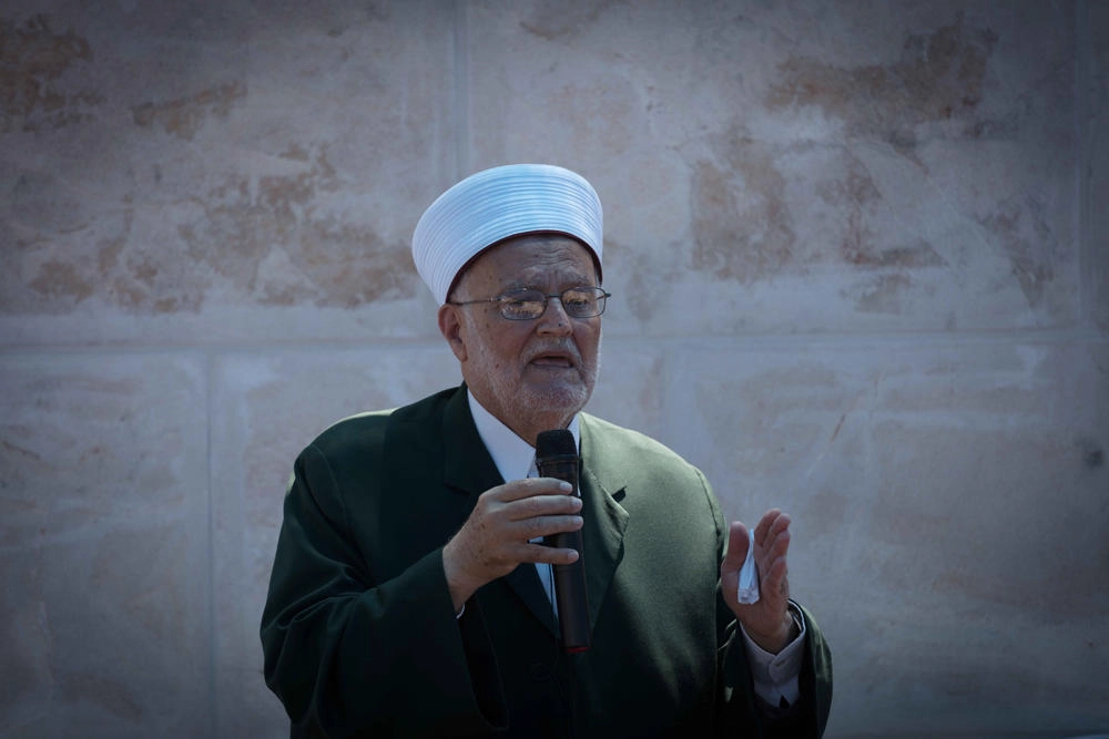 إبعاد رئيس الهيئة الإسلامية عكرمة صبري عن المسجد الأقصى أسبوعا