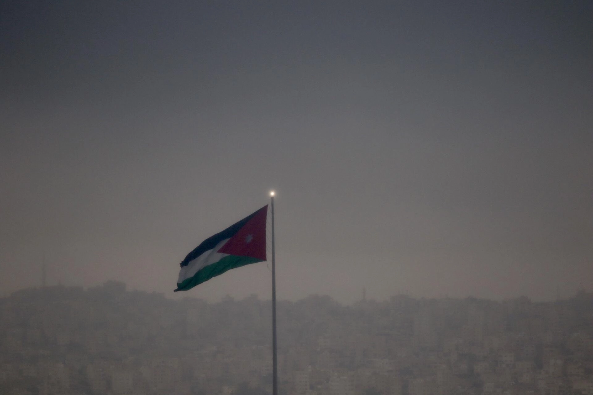 تعليق دوام المدارس اليوم بسبب الظروف الجوية