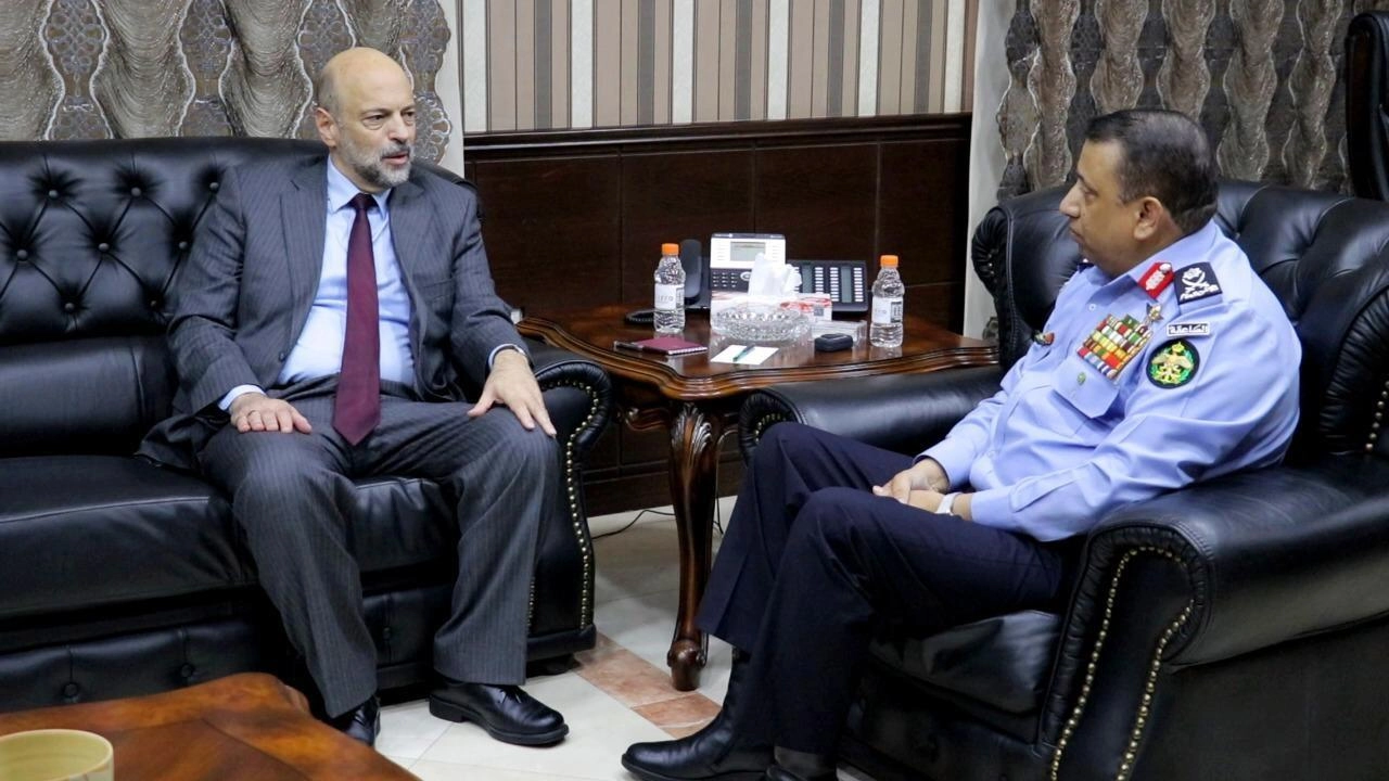 الرزاز يؤكد الحرص على تعزيز تطبيق العدالة وسيادة القانون