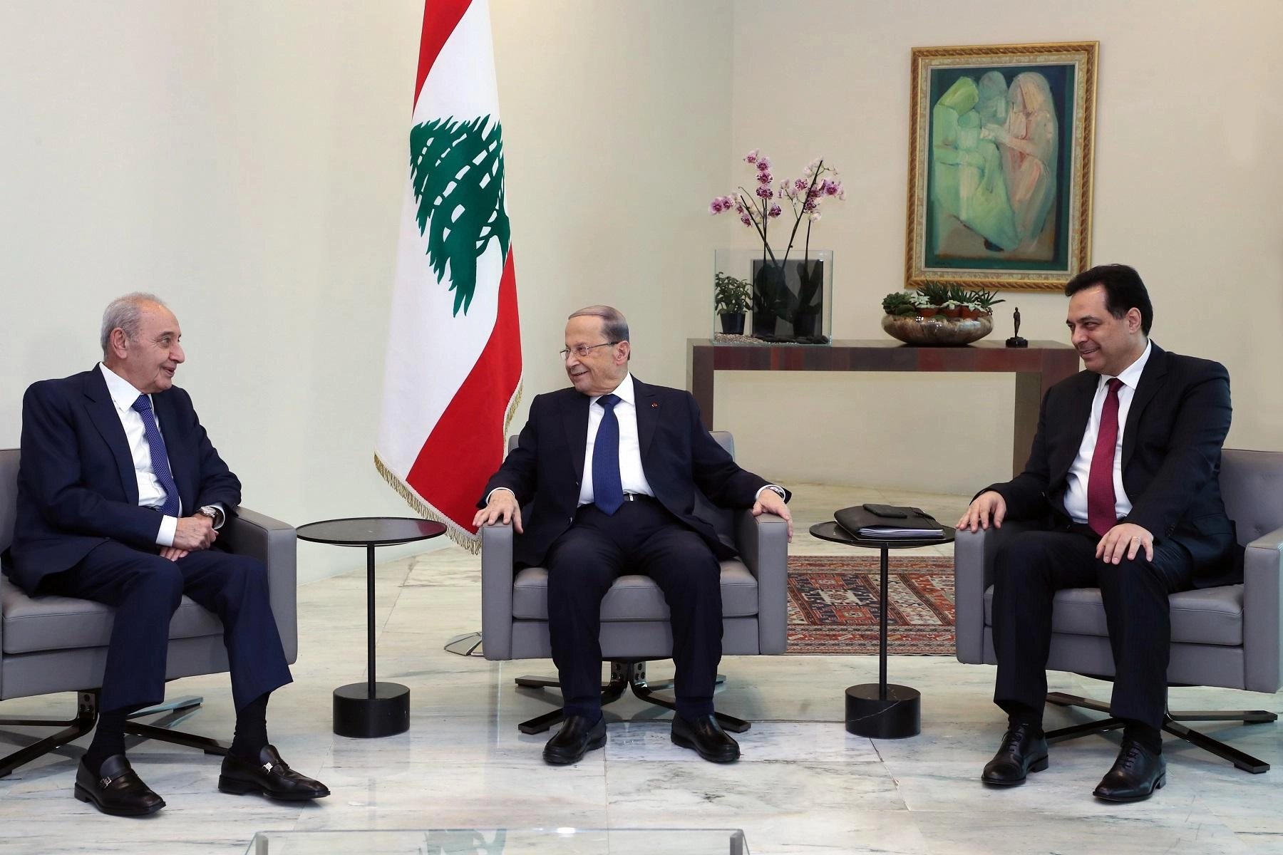 الرئيس اللبناني يطالب الحكومة الجديدة بمعالجة الاقتصاد