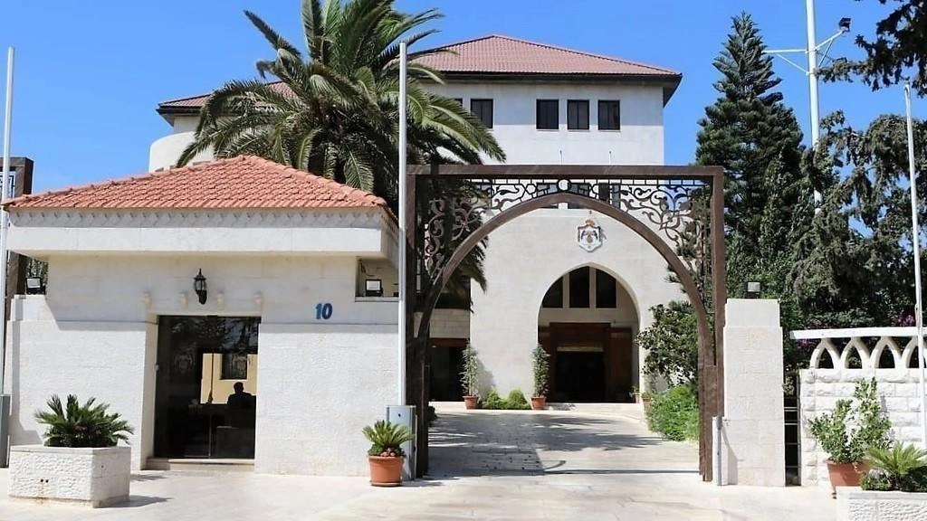 إحالة كل من أمضى 30 عاما في الخدمة إلى التقاعد