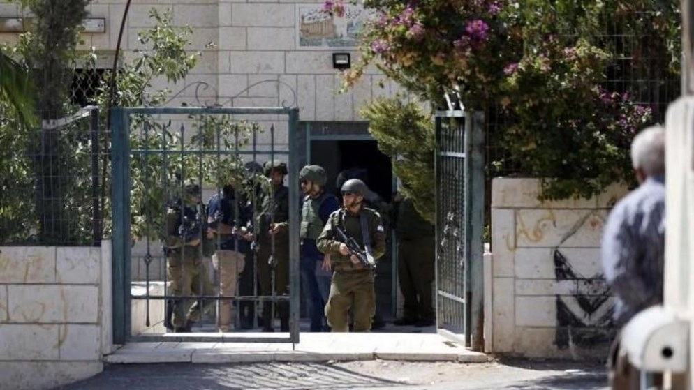 قوات الاحتلال الإسرائيلي تعتقل 14 فلسطينيا