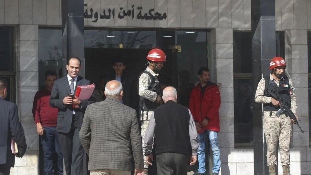 أحكام بالسجن على أشخاص تصل إلى 25 عاما